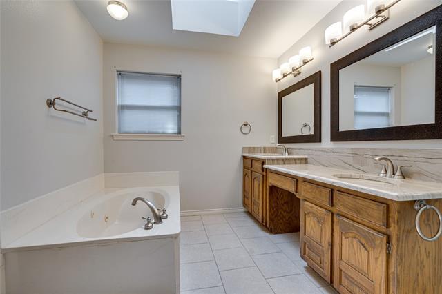 Building Photo - 2942 Woodland Hills Dr