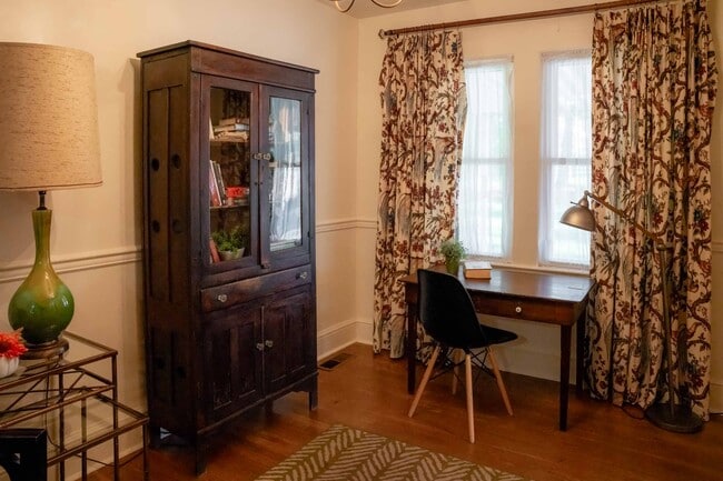 Building Photo - 1806 W Main St