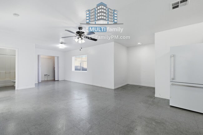 Building Photo - 1228 E Apache St