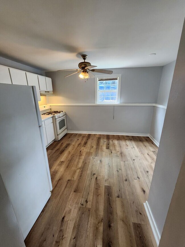 Building Photo - 205 S Parker Ave