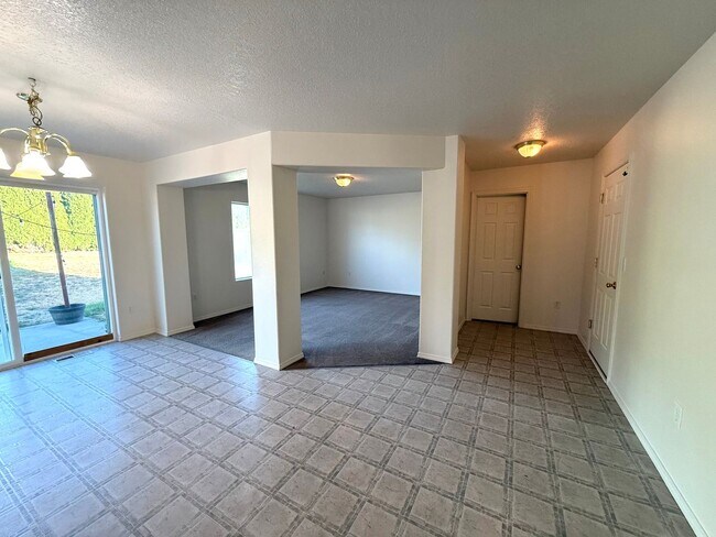 Building Photo - MOVE IN SPECIAL!!! Spacious 4-Bedroom Rent...
