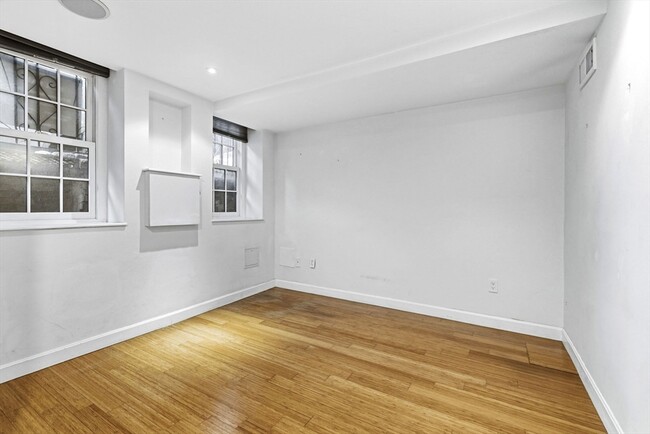 Building Photo - 11 Fayette St