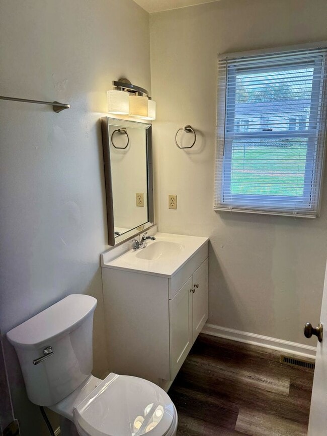Building Photo - Newly Remodeled Duplex in Blacksburg