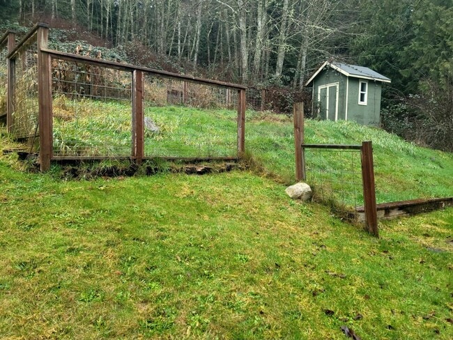 Building Photo - 3 Bedroom Home in convenient Poulsbo location!