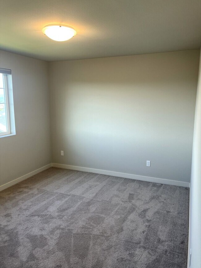 Building Photo - Beautiful Beaverton 4 Bedroom Home with Open Floor Plan, Deck & Upstairs Bonus Room