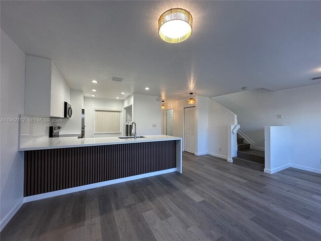 Building Photo - 322 NE 3rd St