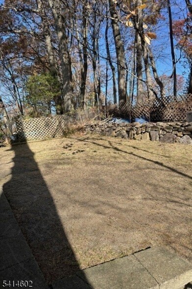 Building Photo - 83 Chestnut Hill Dr W