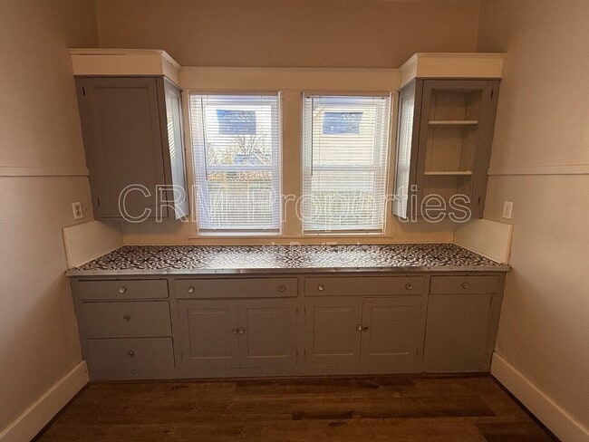 Building Photo - 310 N Lindsay St