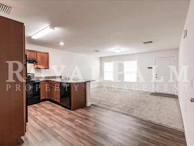 Building Photo - 3BR/2BA Duplex in Vistanna Villas | Garage + Resort Pool!