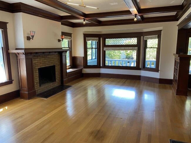 Building Photo - 1614 SE 22nd Ave