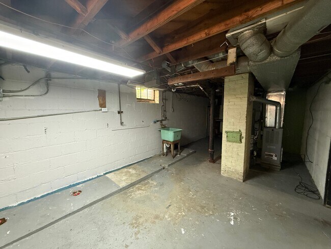 Building Photo - 5713 South Blvd