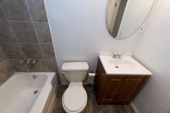 Building Photo - PRICE HILL-NICE 3 BEDROOM 1 BATH RANCH with