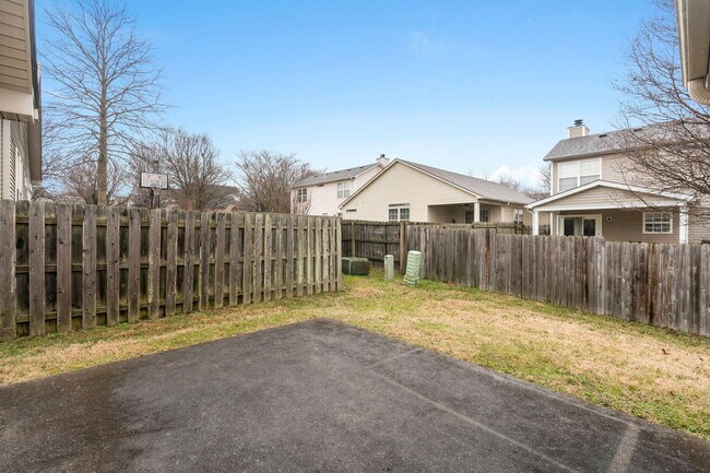 Building Photo - 305 Spring Valley Ln