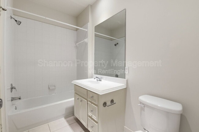 Building Photo - 4424 Blossom St