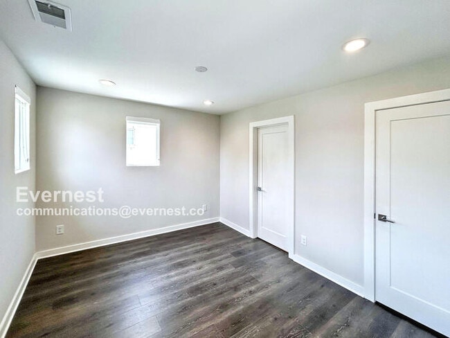 Building Photo - 105 Ethelyne Way
