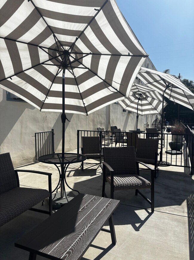 Building Photo - Studio with a view. Close to DTLA, Eagle R...