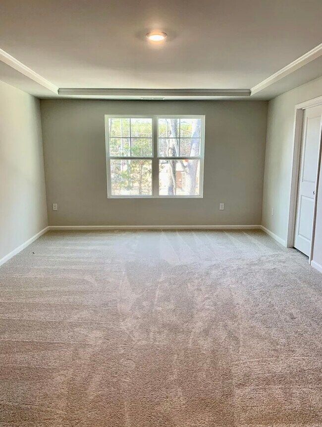 Building Photo - 525 Hazy Hls Ln