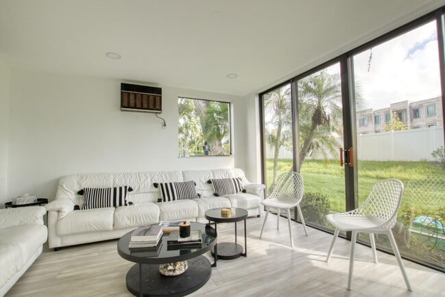 Building Photo - 4246 Deste Ct