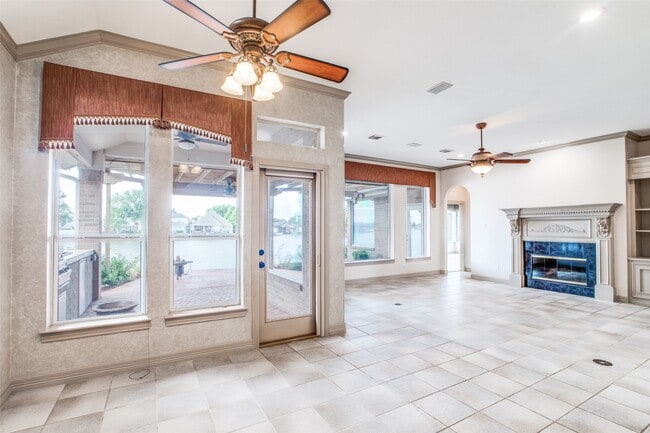 Building Photo - 13661 Lakeside Pl Dr