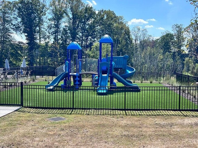 Building Photo - 139 Siebold St