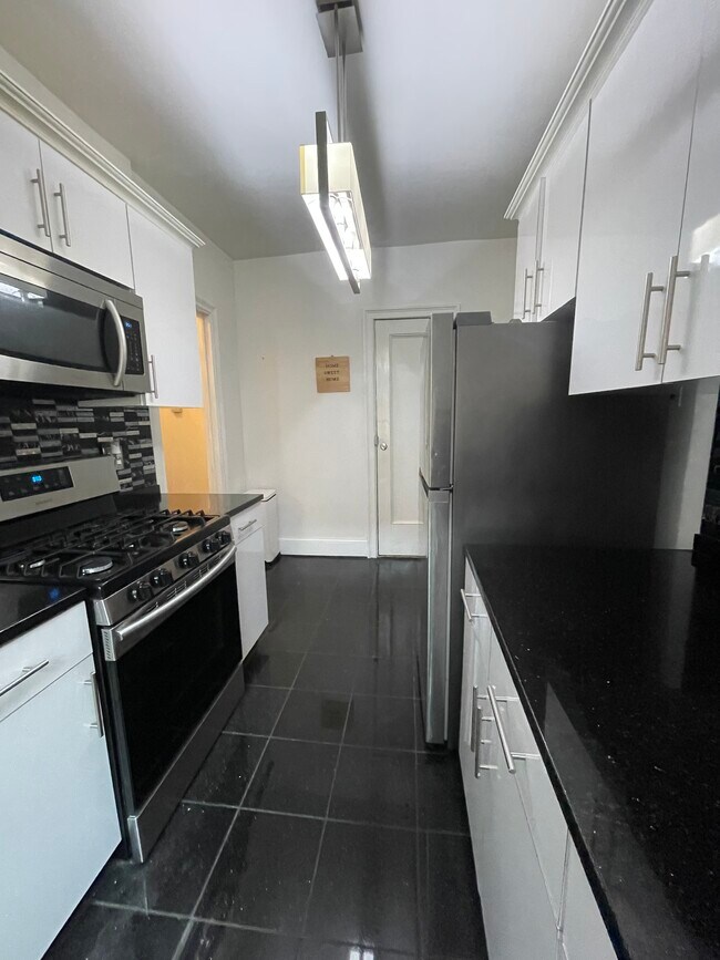 Building Photo - 3563 88th St