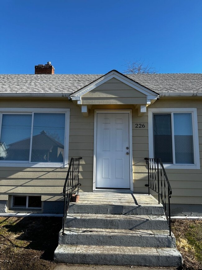 Building Photo - SW 6th Triplex