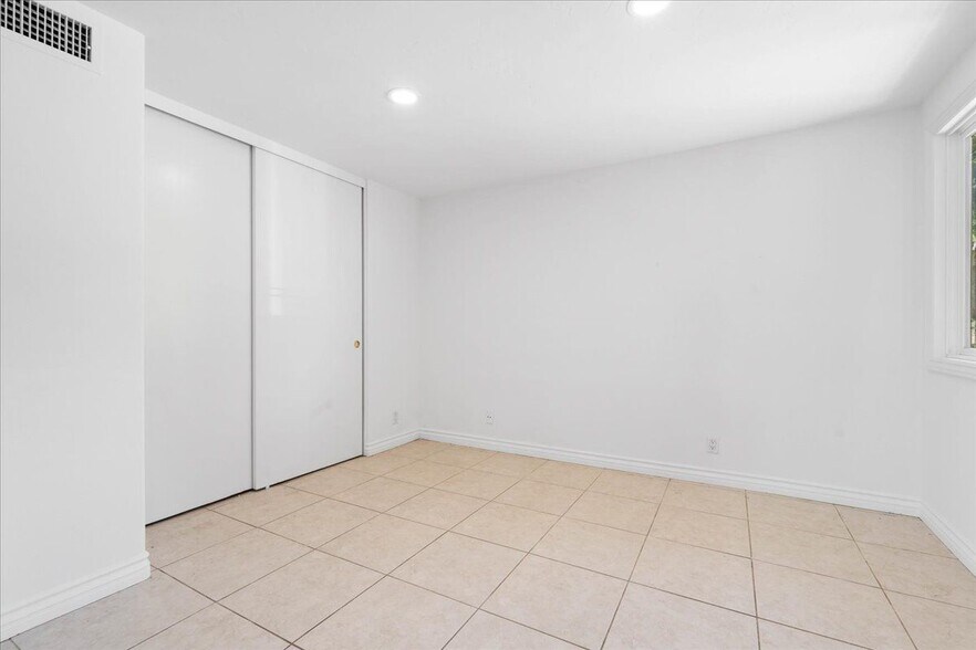Building Photo - 7130 E Colter Cir