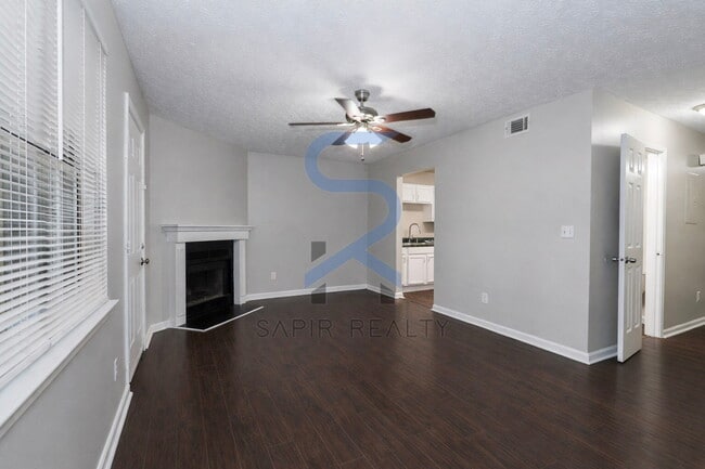 Building Photo - Move-In Ready & Freshly Updated – Stylish 2 Beds,2.5 Bath in the Heart of Cobb