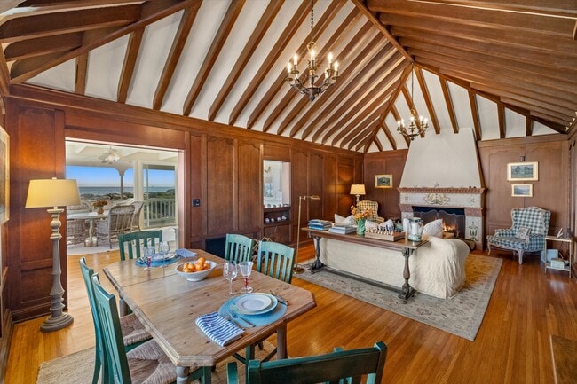 Building Photo - 867 Sand Point Rd