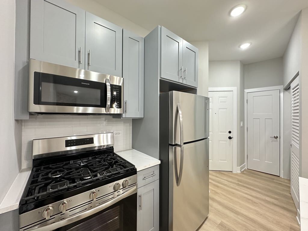 Building Photo - 451 W Belden Ave
