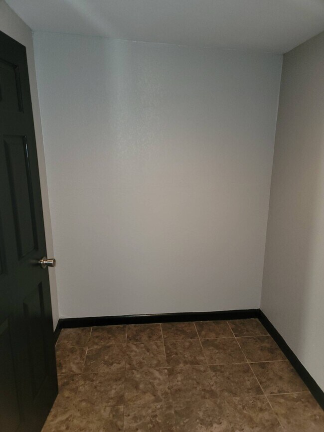Building Photo - 1104 Bloomfield Dr