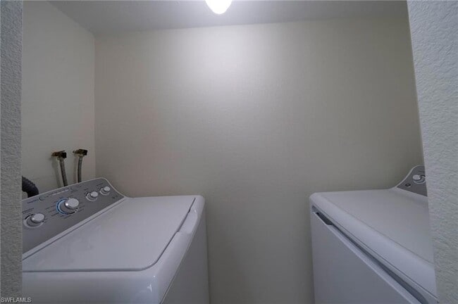 Building Photo - 17451 Silver Fox Dr