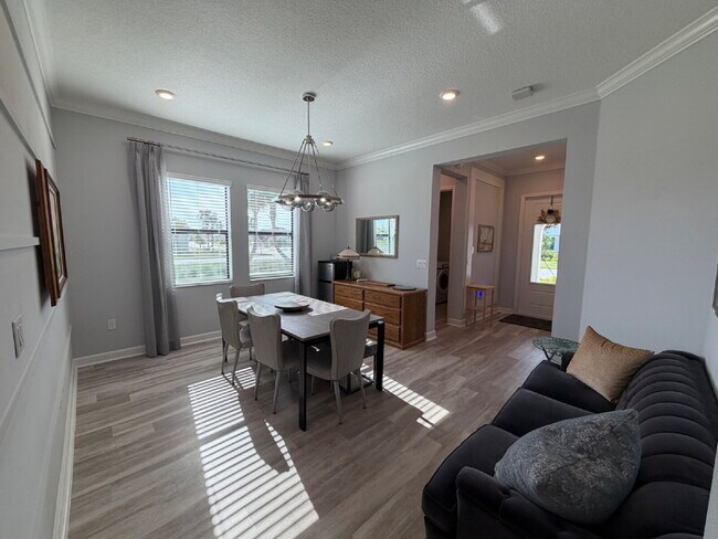 Building Photo - Gated 55+ community with lots of HOA amenities!