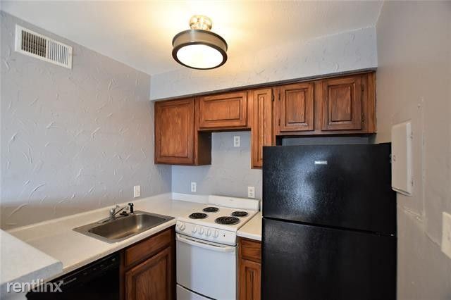 Building Photo - 1 br, 1 bath Condo - 1700 Baird Farm Circl...