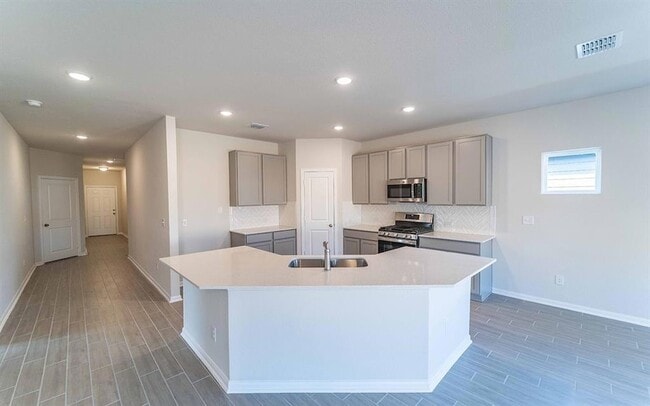 Building Photo - 141 Yellowstone Dr