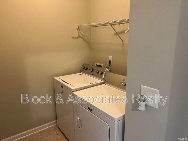 Building Photo - 228 Traphill Dr