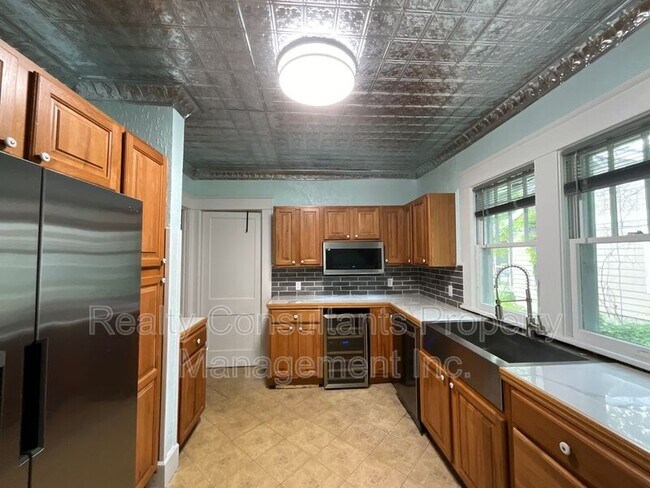 Building Photo - 1117 Lexington Ave