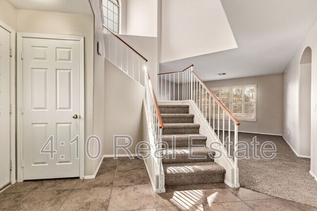 Building Photo - 1678 S Ash Dr