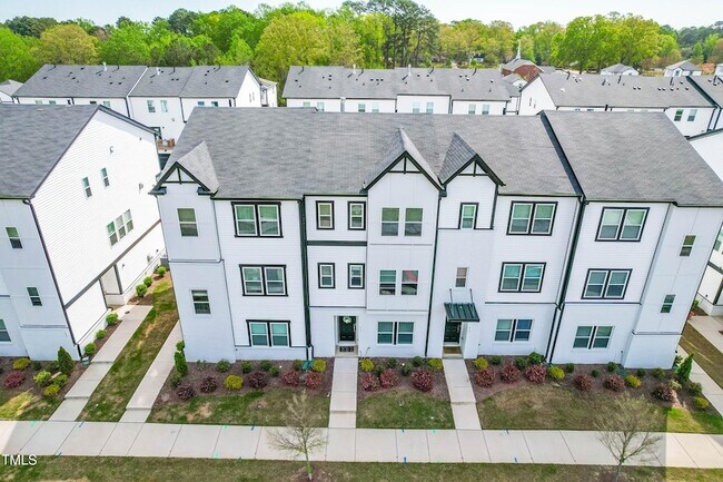 Building Photo - 413 Diversity Wy