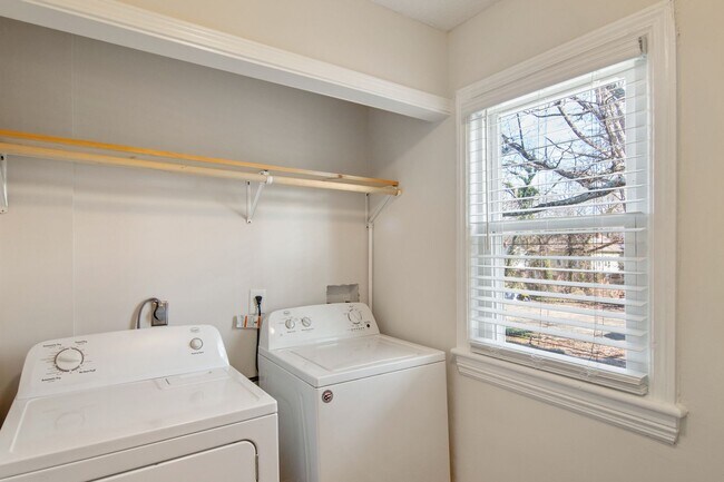 Building Photo - Spacious 1 Bedroom Duplex in Trinity Park, blocks from Duke! - Renovated & Pet Friendly