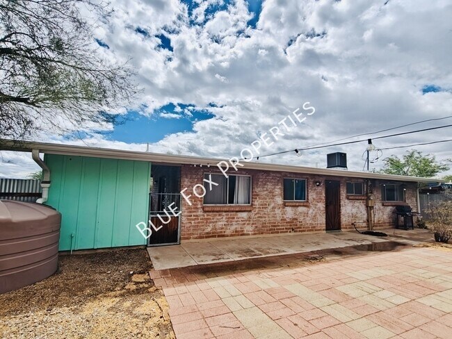 Building Photo - 633 N Avenida Calma