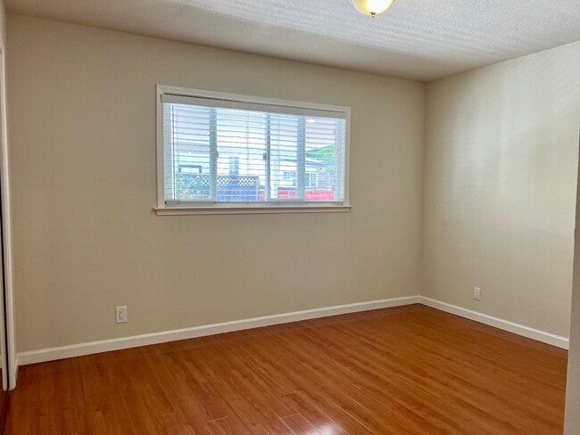 Building Photo - 801 Betlin Ave