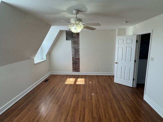 Building Photo - 2027 Russell Blvd