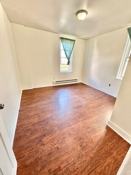 Building Photo - 1025 Mount Vernon St