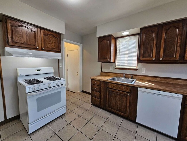 Building Photo - 3-Bedroom Brick Ranch, Hardwood Floors, Large Kitchen, Big Basement & 2-Car Garage