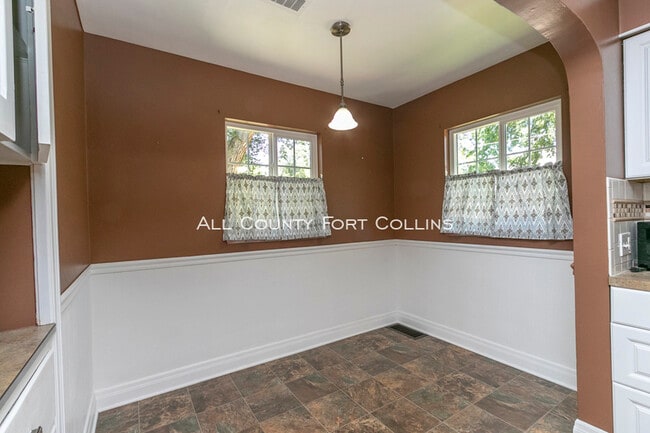 Building Photo - Upscale Glenmere Park Bungalow