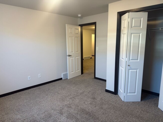 Building Photo - 4 Bed 3 Bath Single Family Home