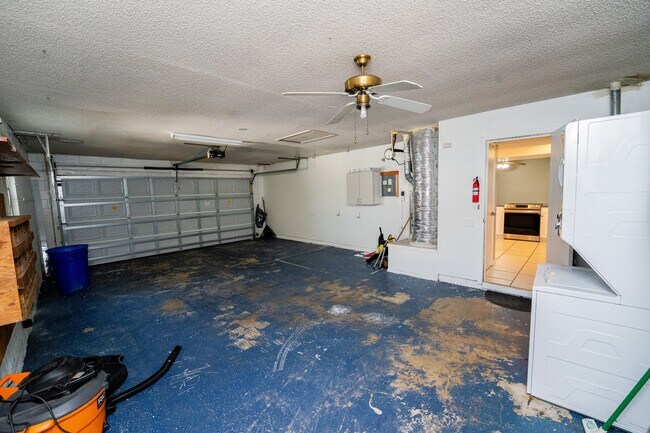 Building Photo - 150 Lady Susan Ct