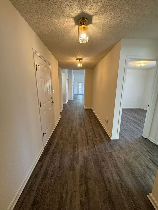 Building Photo - 132 Springwood Ln