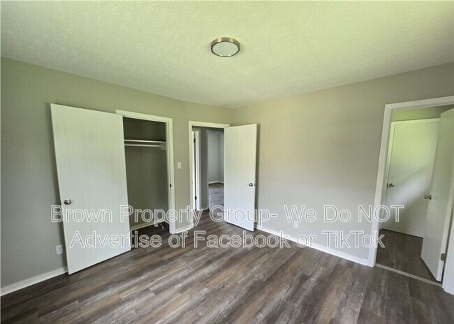 Building Photo - 303 Cartwright Dr
